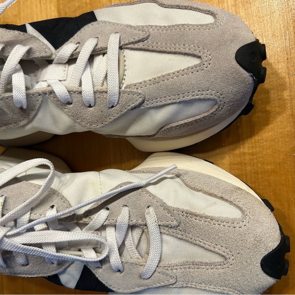 NEW BALANCE 327 Women's Sneakers Shoes White with Black 7.5 - Picture 12 of 14